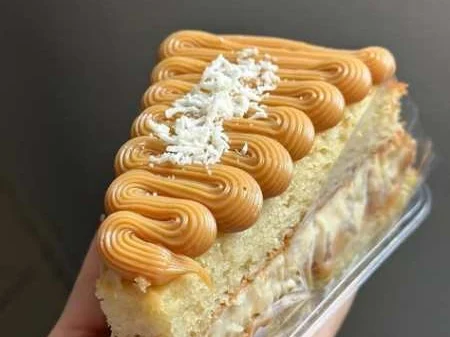 Bolo Gelado de Doce de Leite com Coco