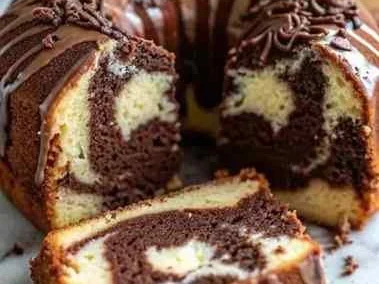 Bolo Mesclado com Cobertura de Chocolate