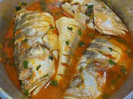 Corvina cozida com legumes