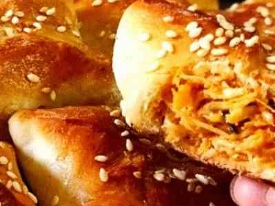 Esfiha de Frango com Requeijão