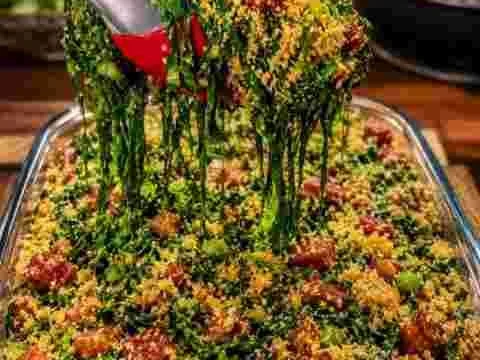 Farofa de Couve com Bacon e Calabresa