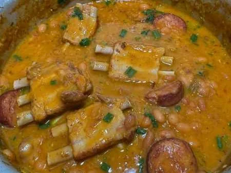 Feijão delicioso com costelinha suína
