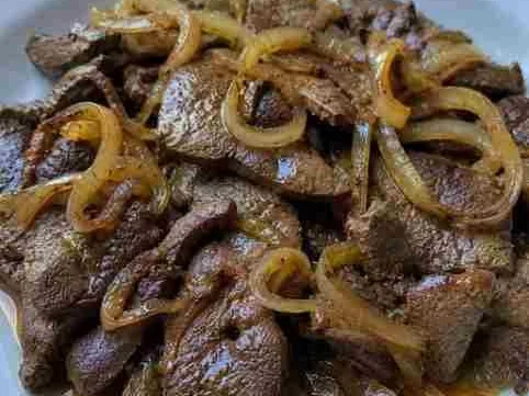 Fígado Acebolado Macio e Bem Temperado