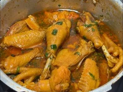 Galinha caipira perfeita para o almoço