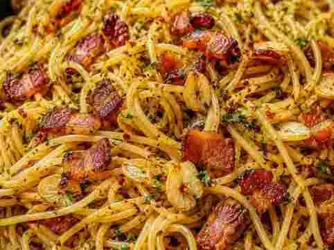 Macarrão Alho e Óleo com Bacon Crocante