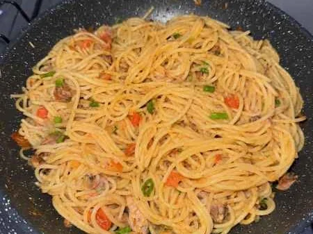 Macarrão com sardinha caseiro