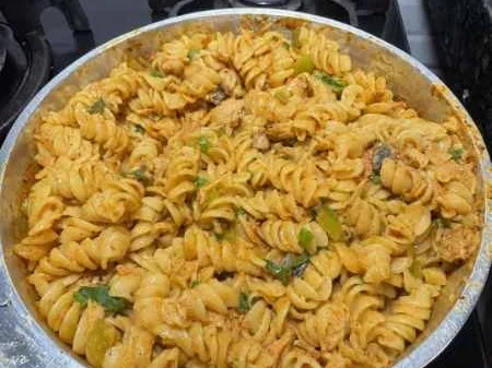 Macarrão com sardinha caseiro e saboroso