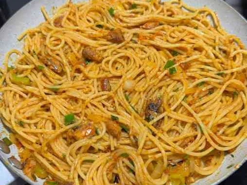 Macarrão com Sardinha e Molho Rústico