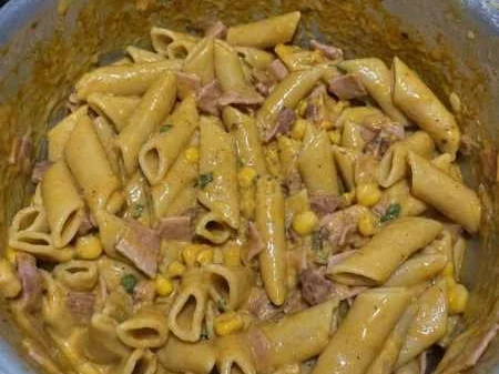 Macarrão cremoso caseiro