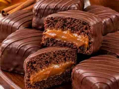 Pão de Mel Recheado com Doce de Leite e Chocolate