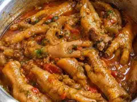 Pezinhos de Galinha ao Molho na Panela de Pressão