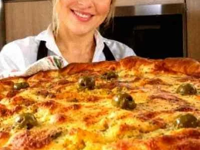 Pizza Caseira (assadeira) — massa macia e crosta dourada