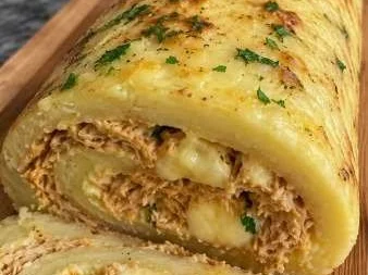 Rocambole de Batata Recheado com Frango