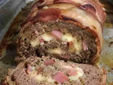 Rocambole de Carne Moída Recheado com Bacon