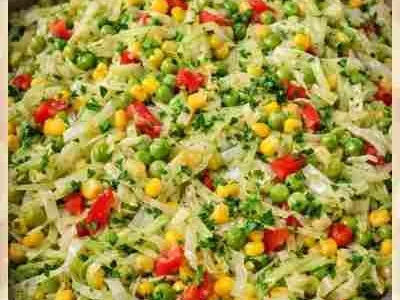 Salada morna de repolho crocante com cenoura