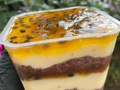 Sobremesa no Pote de Maracujá com Chocolate