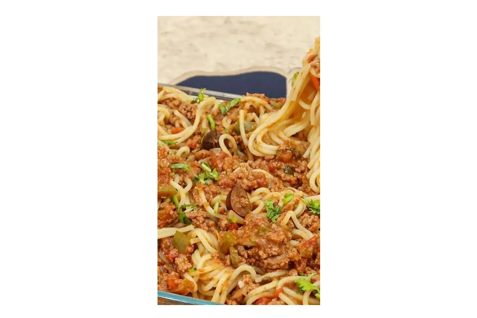 Macarrão com Carne Moída e Molho de Tomate Caseiro
